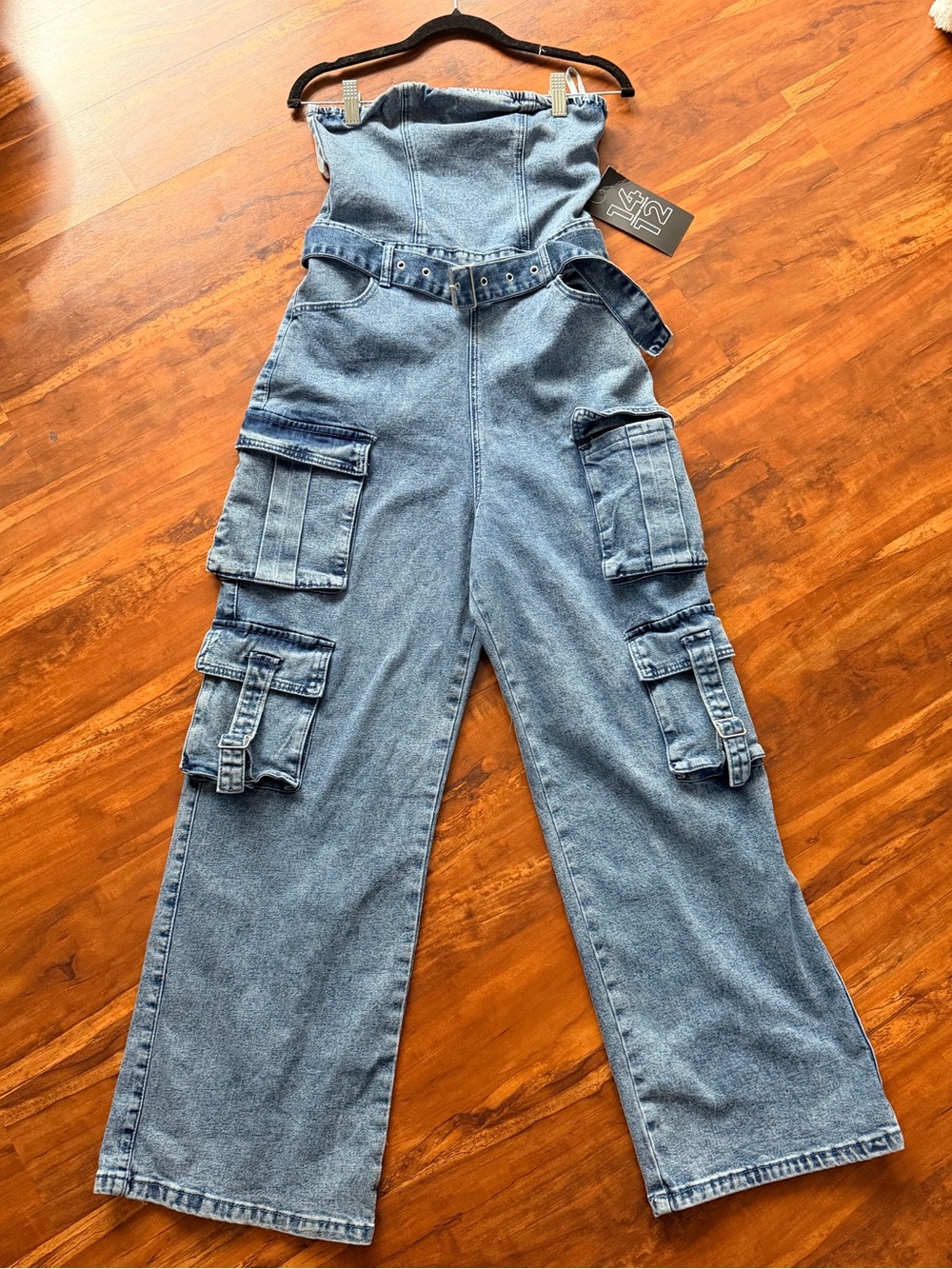 High-Waist Light Blue Denim Cargo Jeans - Strapless Utility Style